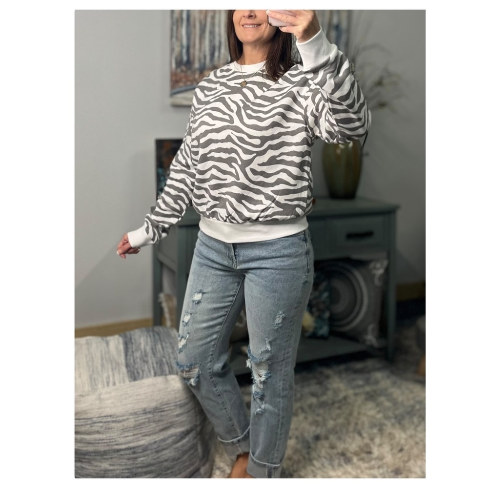 Zebra Sweatshirt White Gray Round Neck Banded Bottom Long Sleeve Animal Pullover - Picture 3 of 8